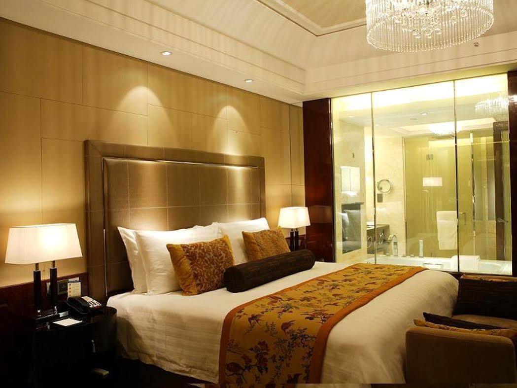 Wyndham Grand Plaza Royale Oriental Shanghai Exterior photo